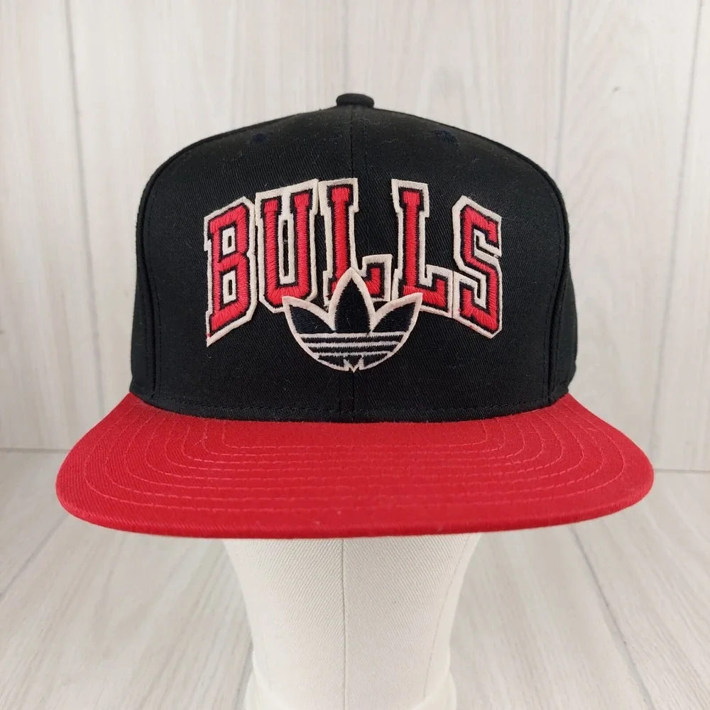 Adidas Chicago Bulls Snapback Hat Mens OSFM Black Red NBA Trefoil Flat Brim Cap‎